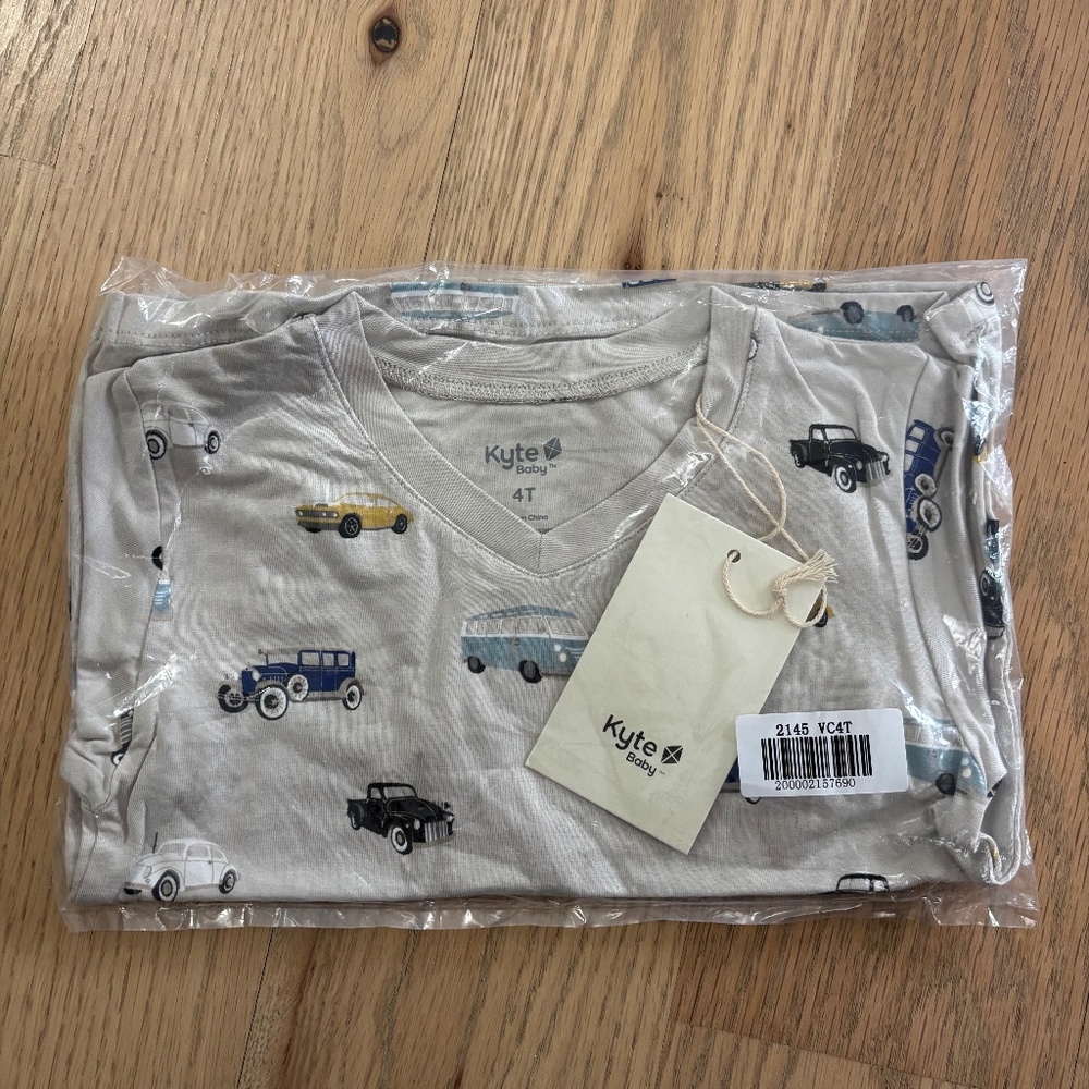 Kyte Baby Vintage Cars V-Neck Tee 4T NWT